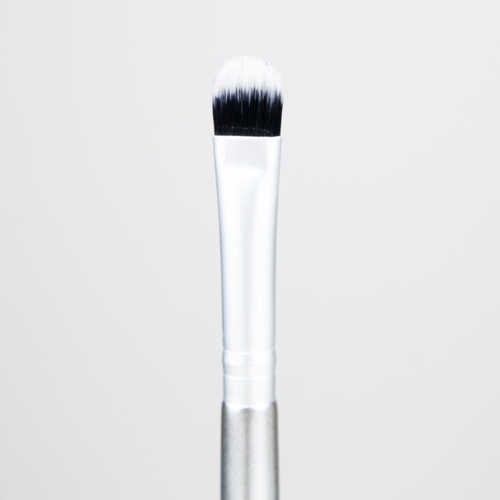Close up photograph of the tip of flat eye shadow brush 